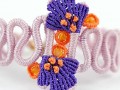 bracciale a macrame lilla dettaglio