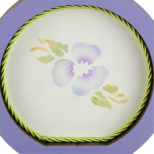 scatola decorata viola del pensiero stencil